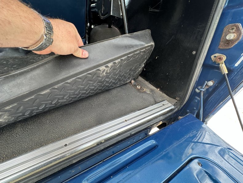 Ford-Bronco-1979-Blue-Metallic-Blue-2