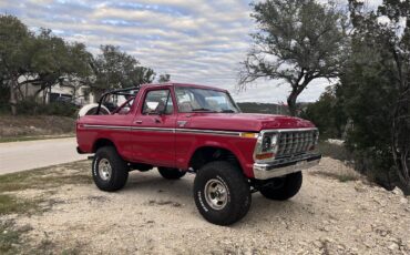 Ford-Bronco-1979-Red-Red