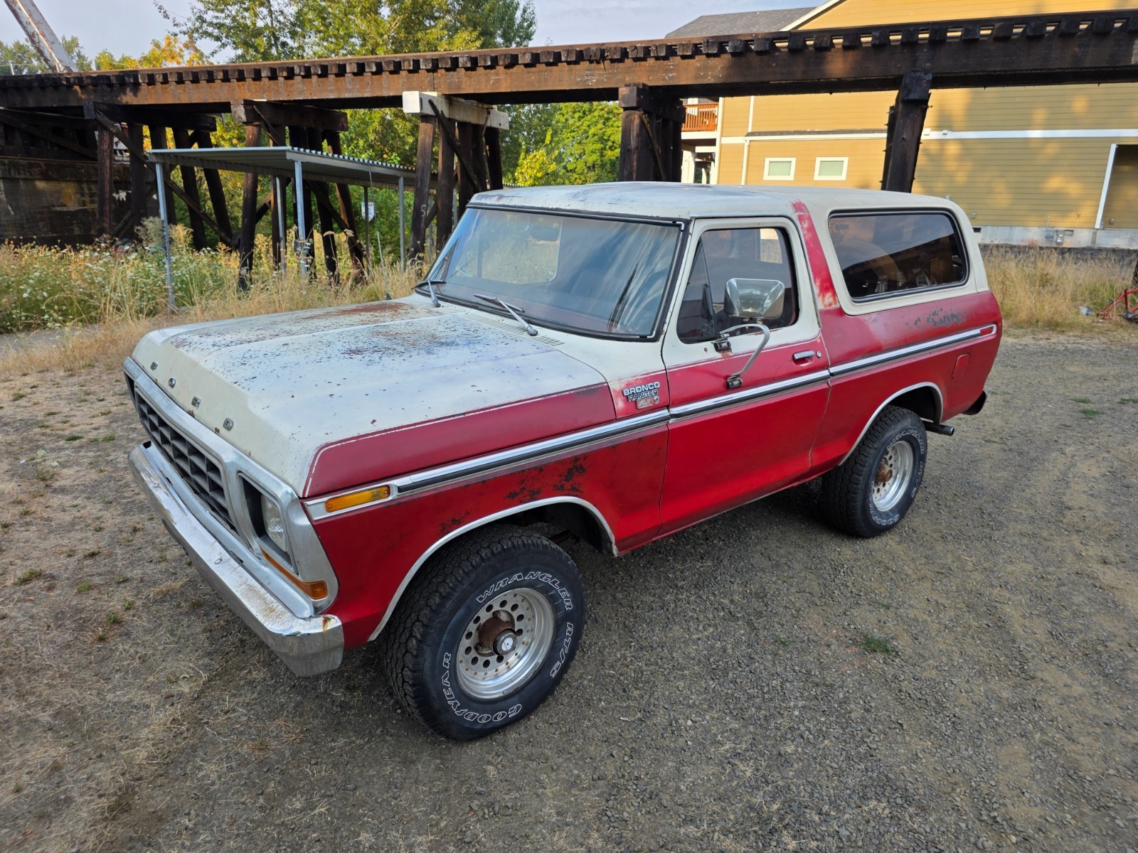 Ford-Bronco-1979-SUV-1