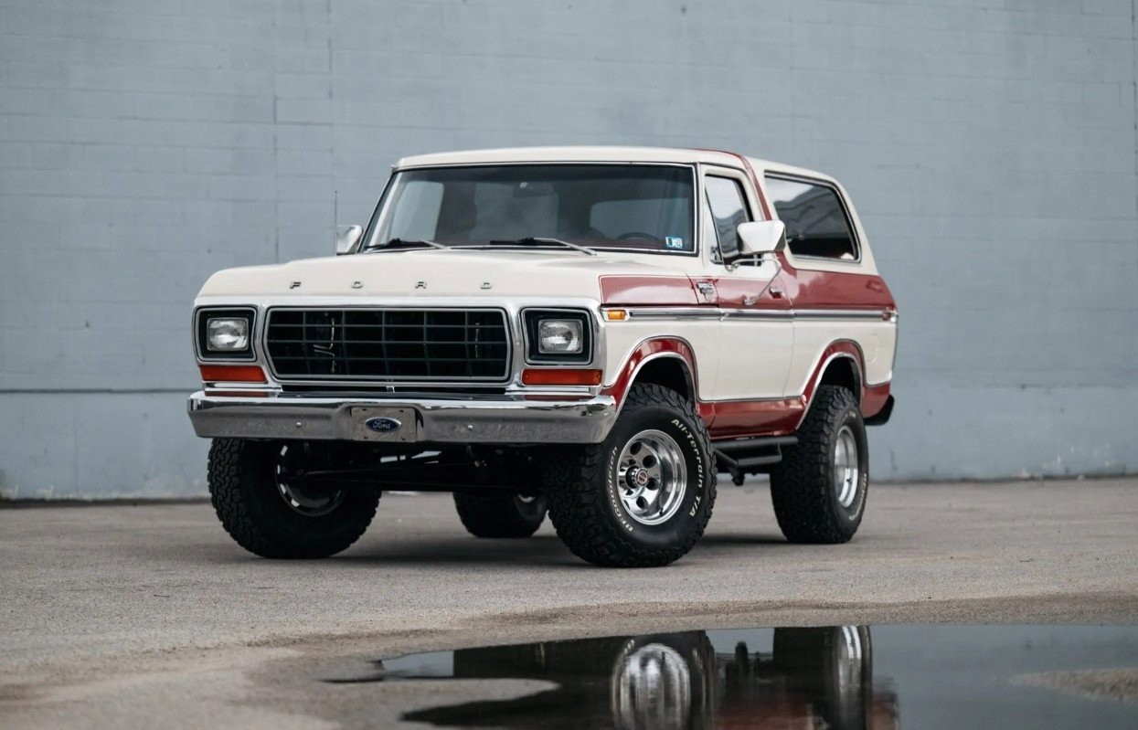 Ford-Bronco-1979-SUV-1