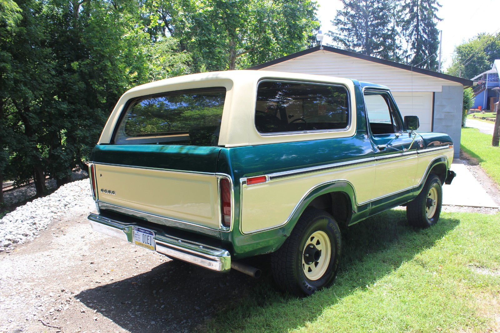 Ford-Bronco-1979-SUV-1