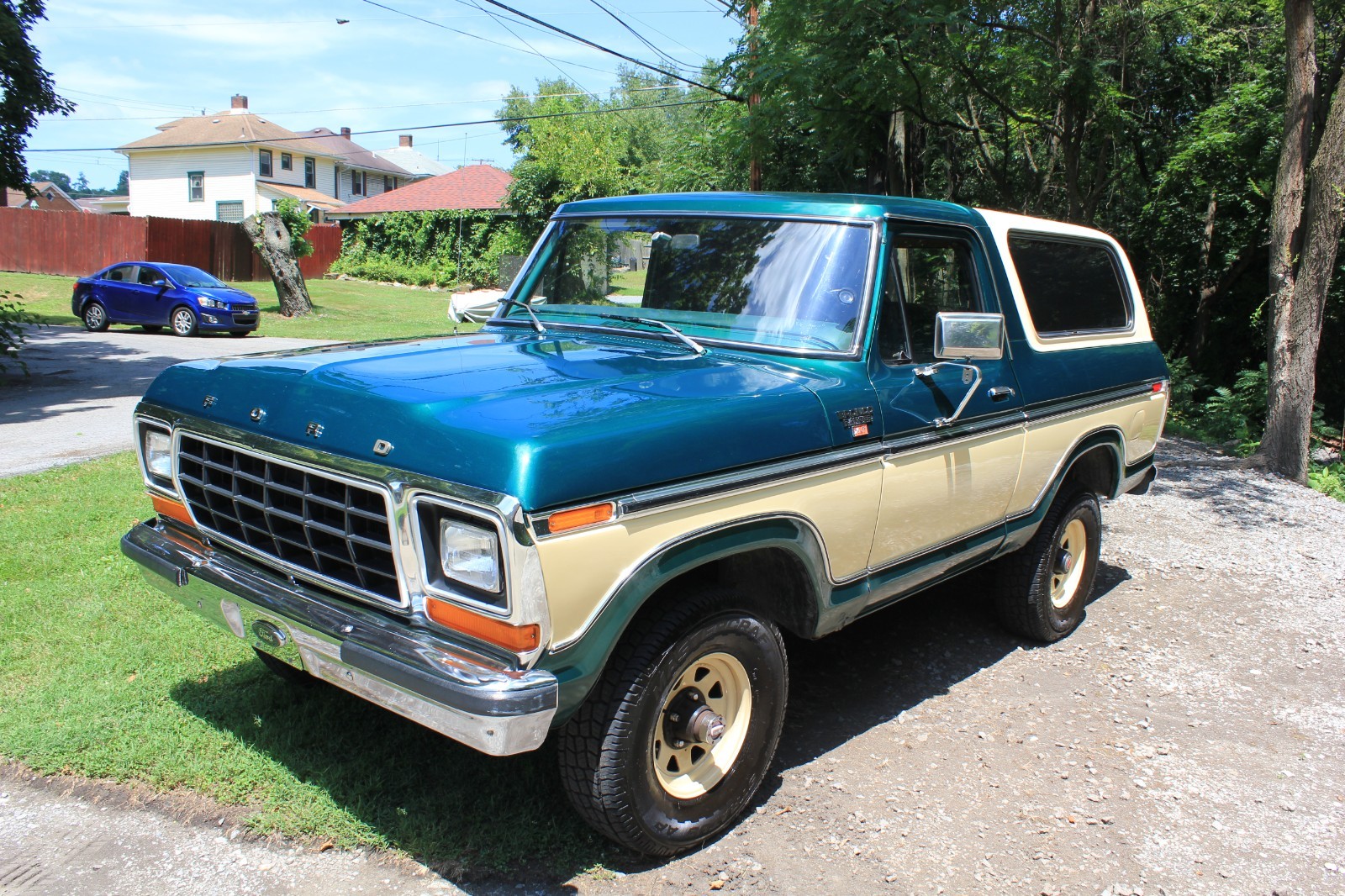 Ford-Bronco-1979-SUV-2