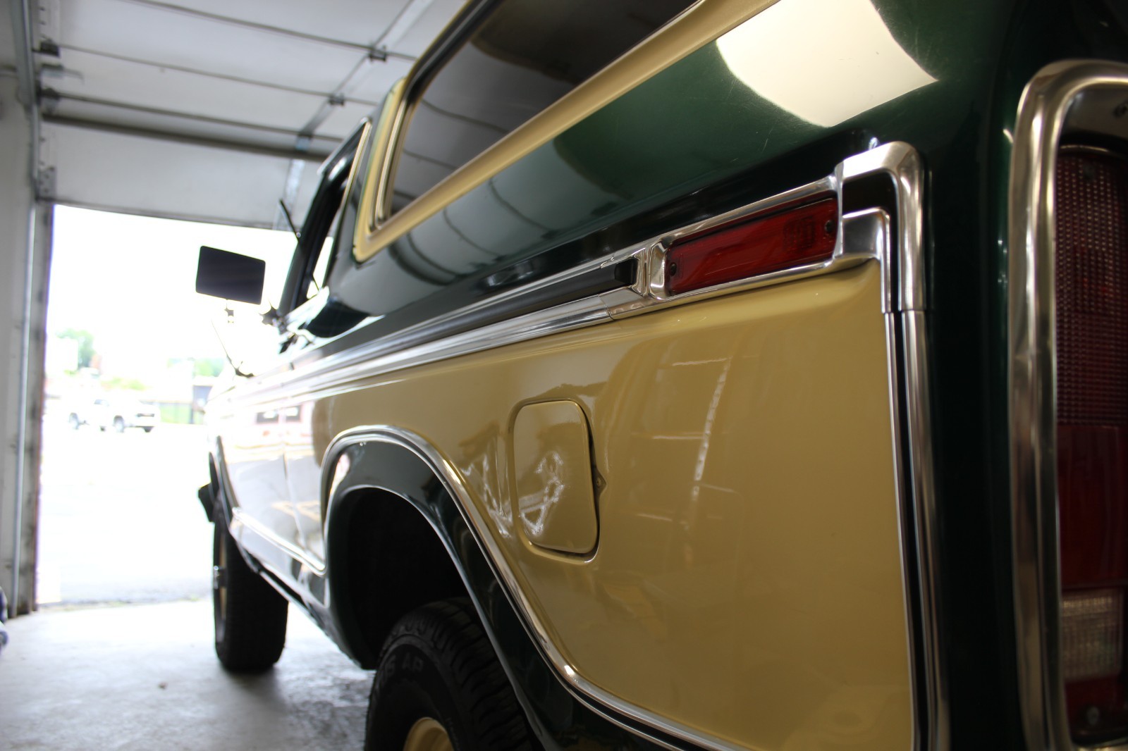 Ford-Bronco-1979-SUV-35
