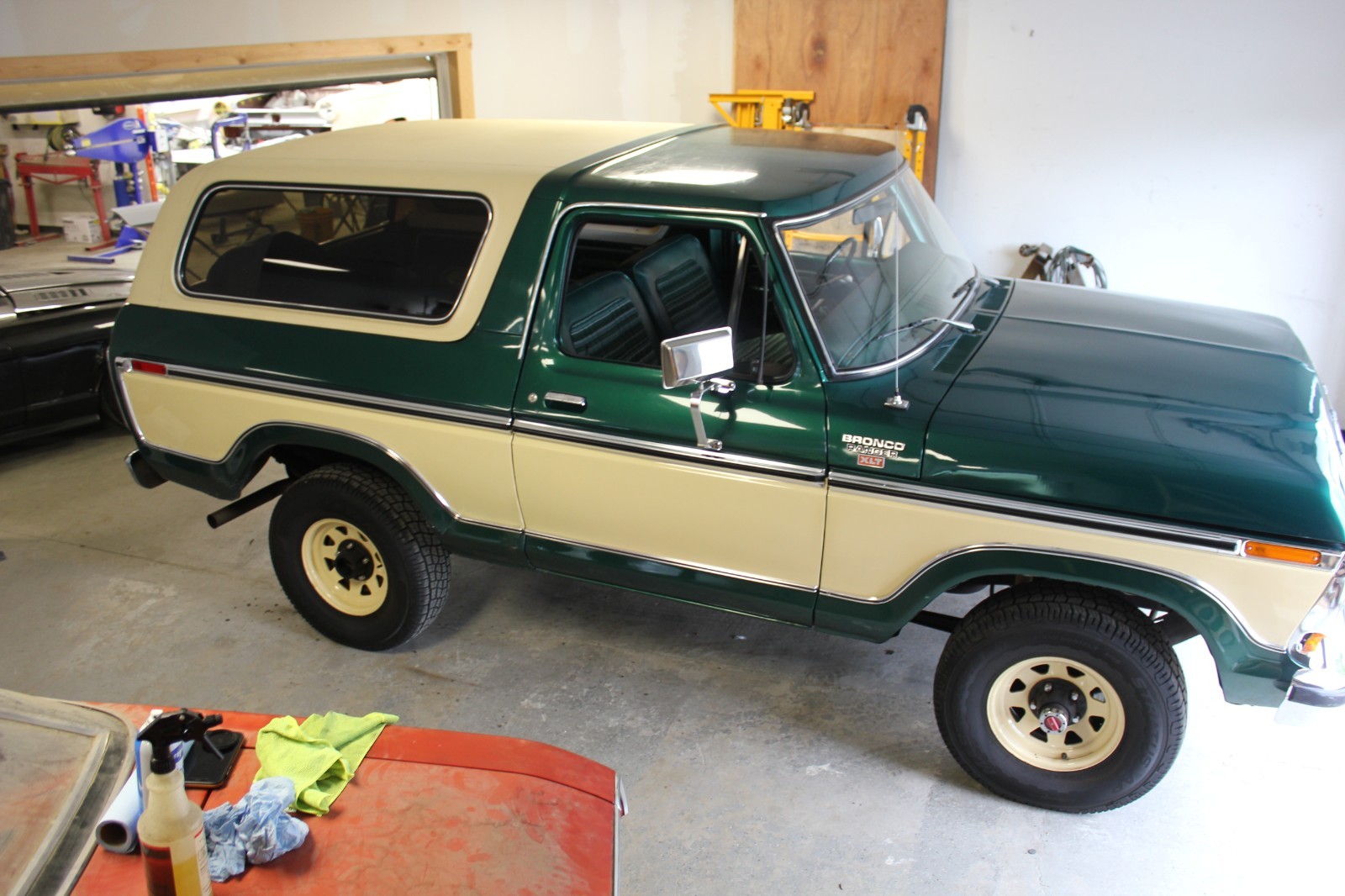Ford-Bronco-1979-SUV-38