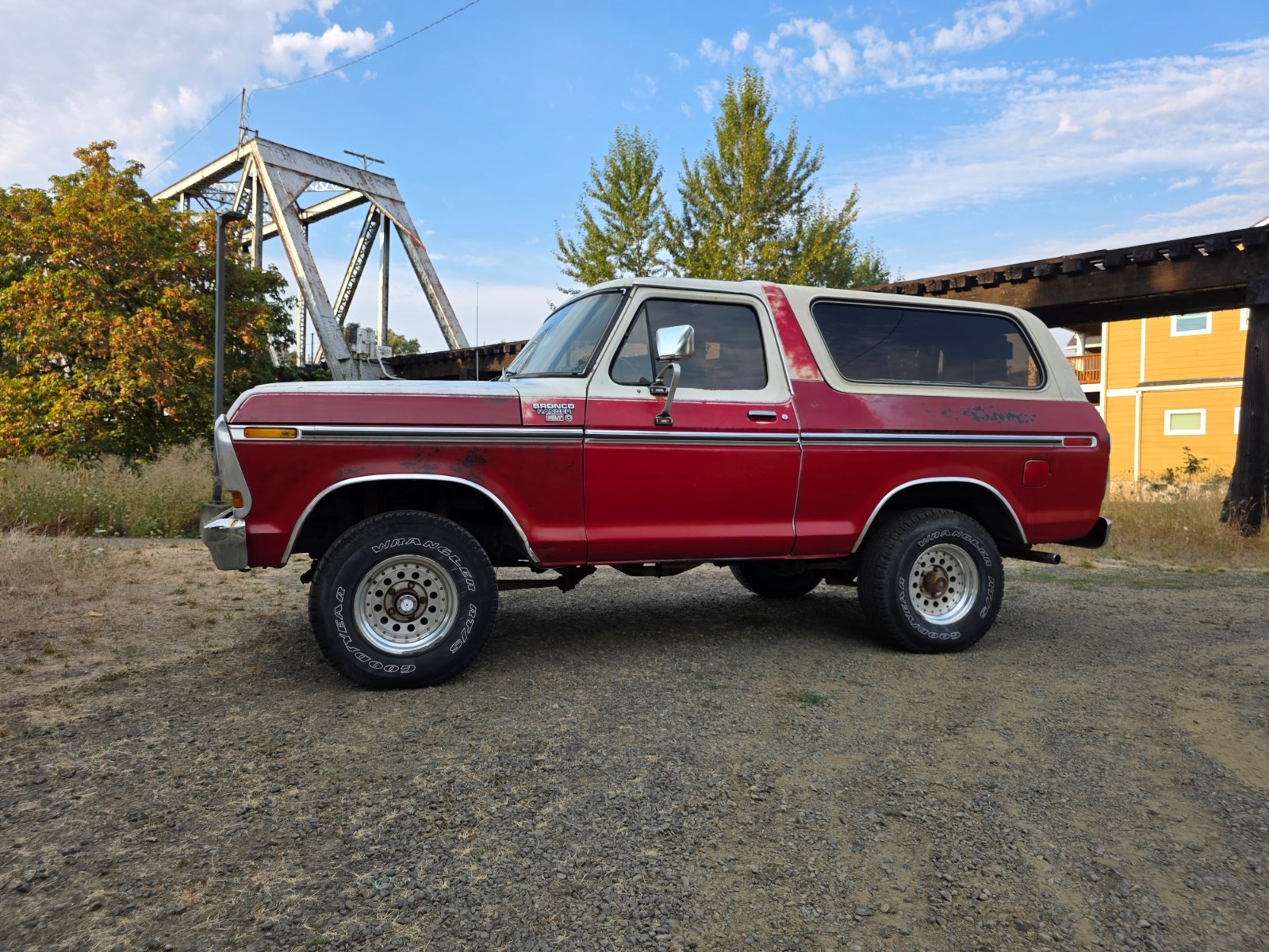 Ford-Bronco-1979-SUV-4