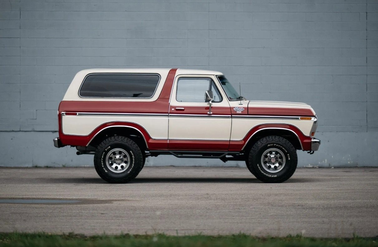 Ford-Bronco-1979-SUV-4