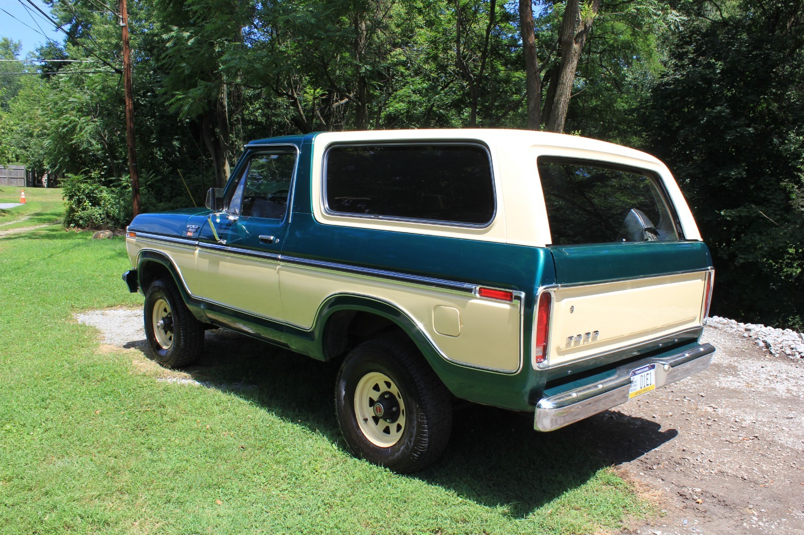 Ford-Bronco-1979-SUV-4