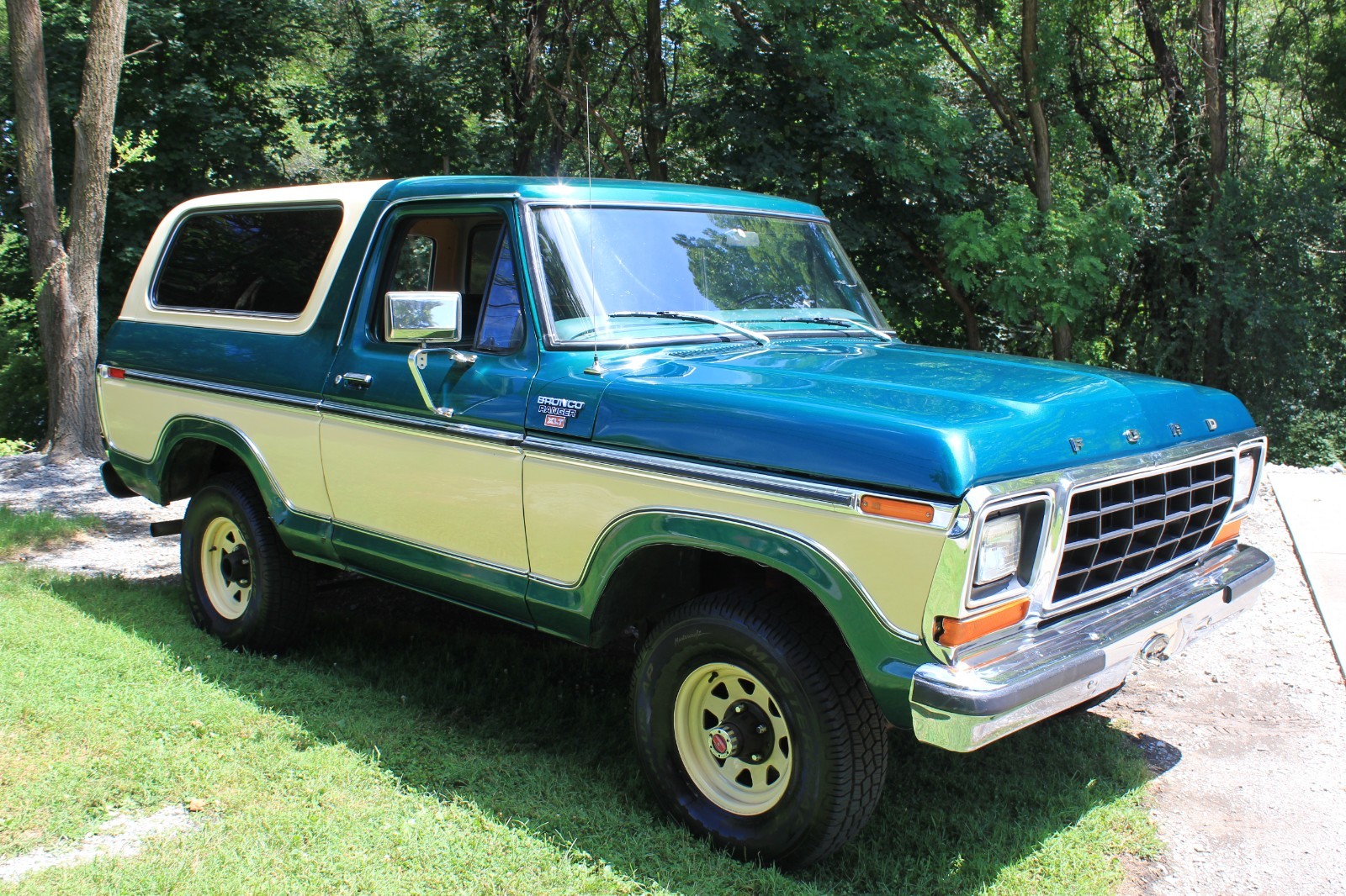 Ford-Bronco-1979-SUV
