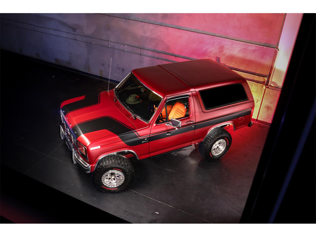 Ford-Bronco-1980-Red-Buck-SkinBlack-1