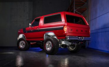 Ford-Bronco-1980-Red-Buck-SkinBlack-2