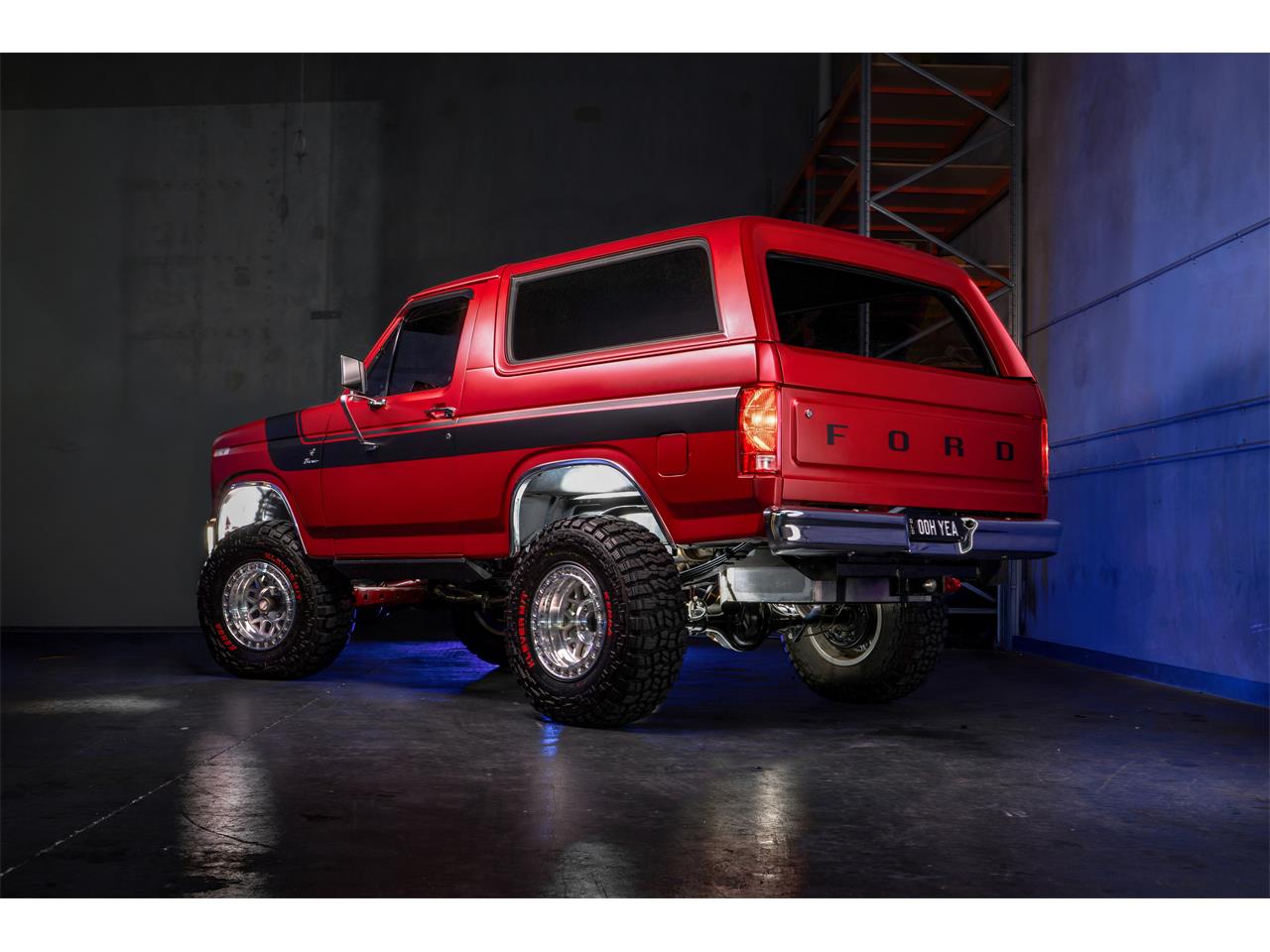 Ford-Bronco-1980-Red-Buck-SkinBlack-2