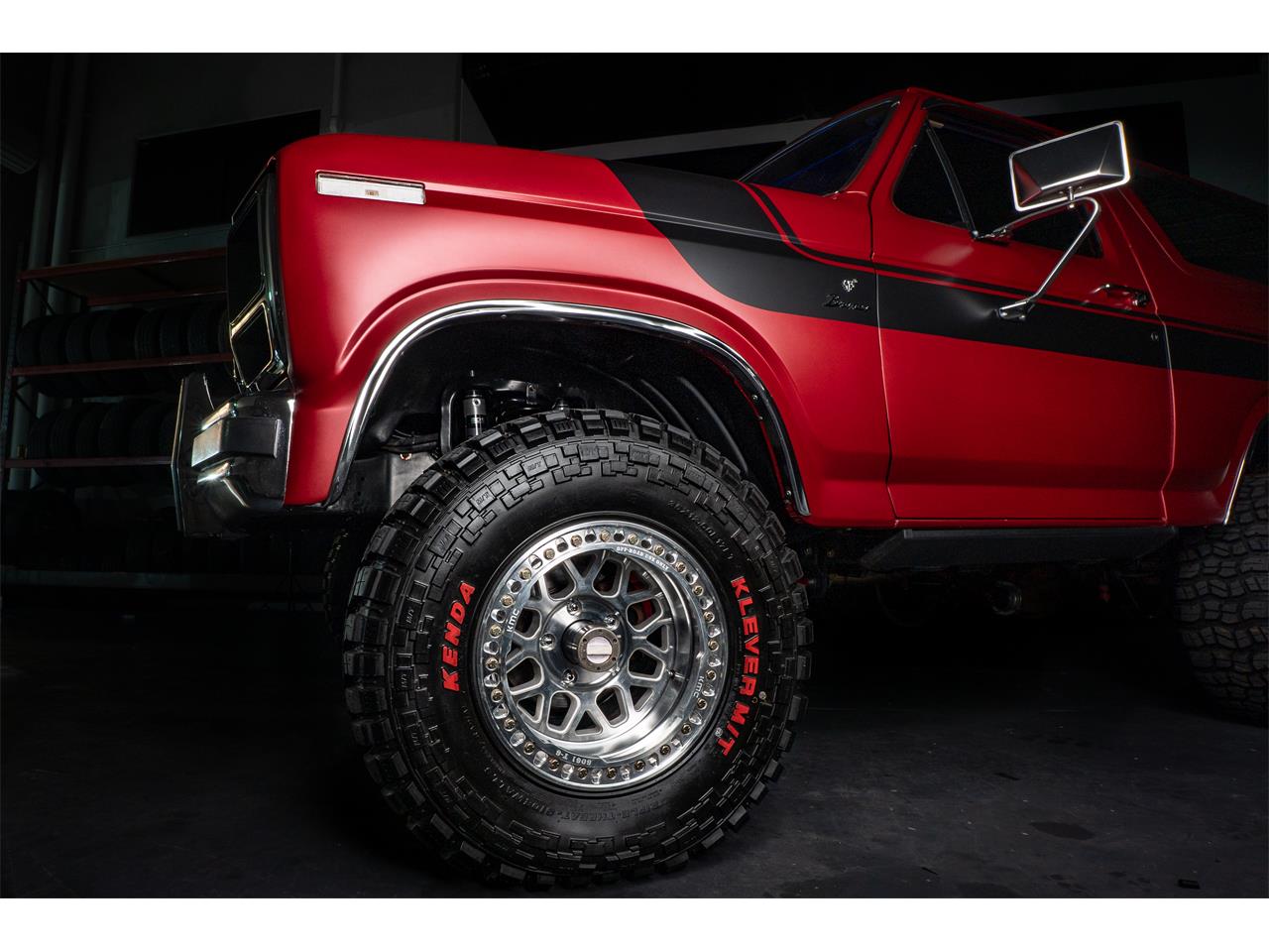 Ford-Bronco-1980-Red-Buck-SkinBlack-3