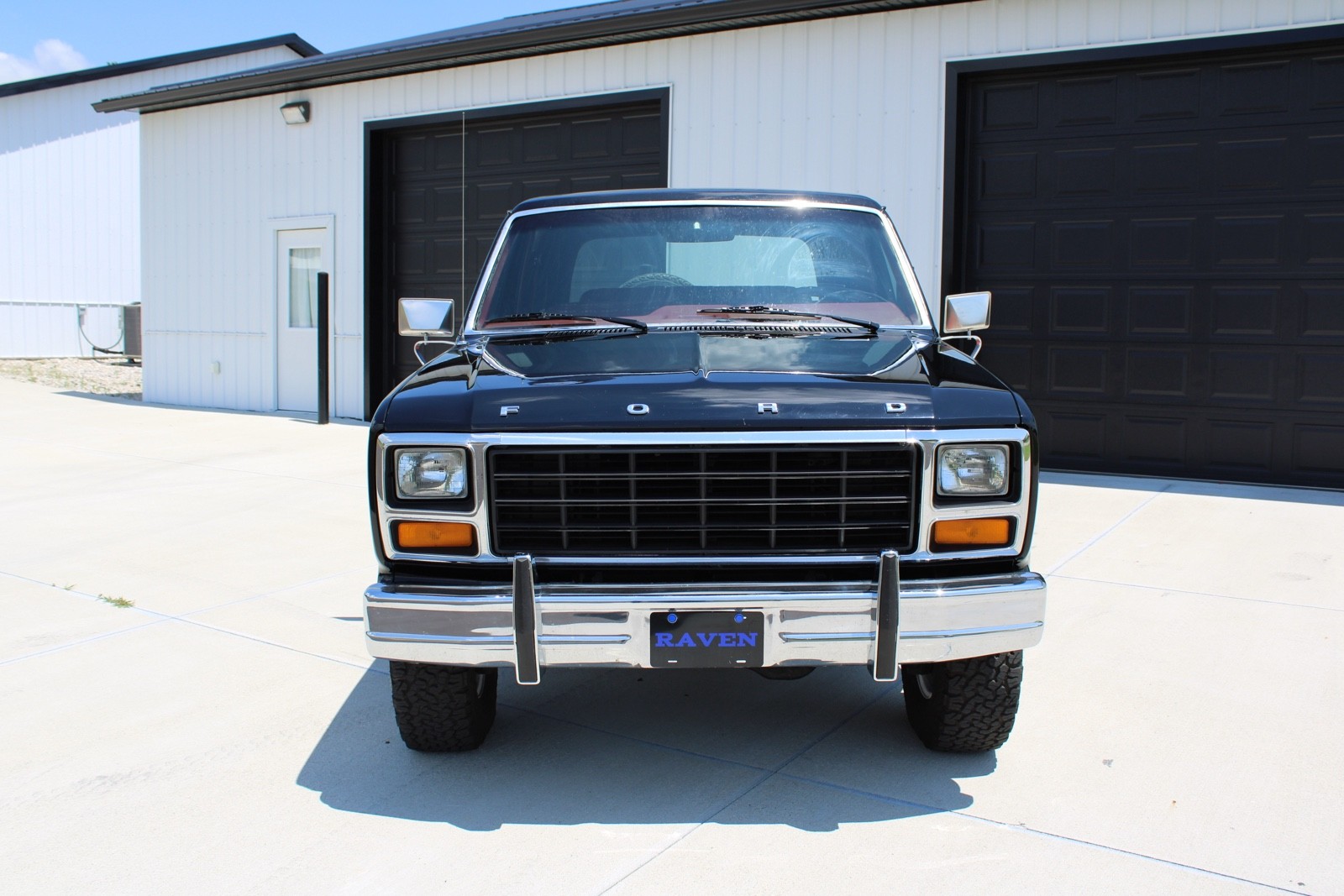 Ford-Bronco-1981-2