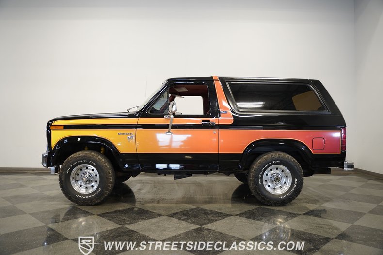 Ford-Bronco-1984-Black-1