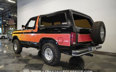 Ford-Bronco-1984-Black-10