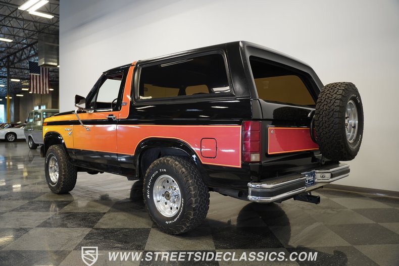Ford-Bronco-1984-Black-10