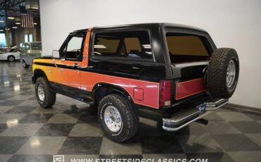 Ford-Bronco-1984-Black-11