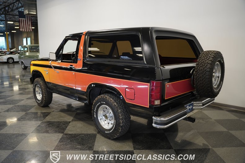 Ford-Bronco-1984-Black-11