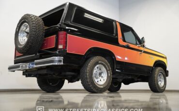 Ford-Bronco-1984-Black-12