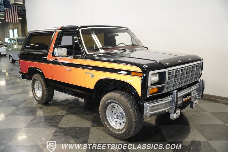 Ford-Bronco-1984-Black-15