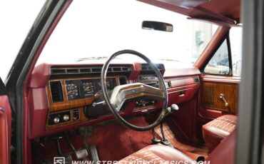 Ford-Bronco-1984-Black-17
