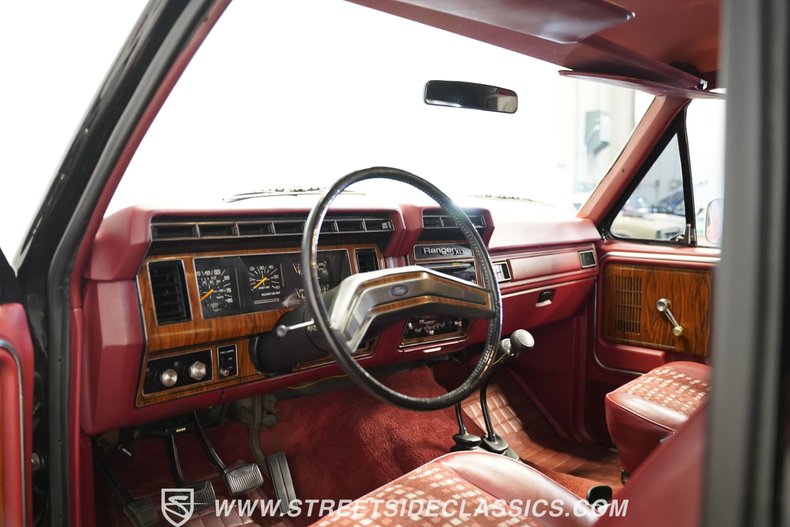 Ford-Bronco-1984-Black-17