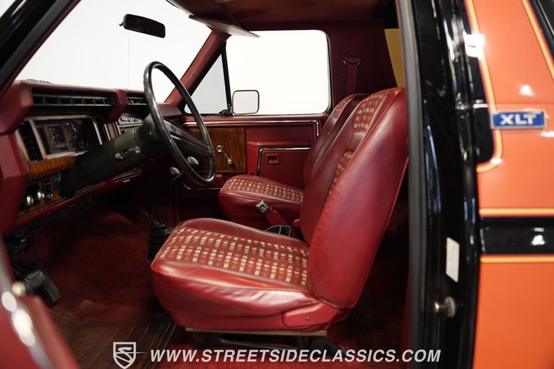 Ford-Bronco-1984-Black-2
