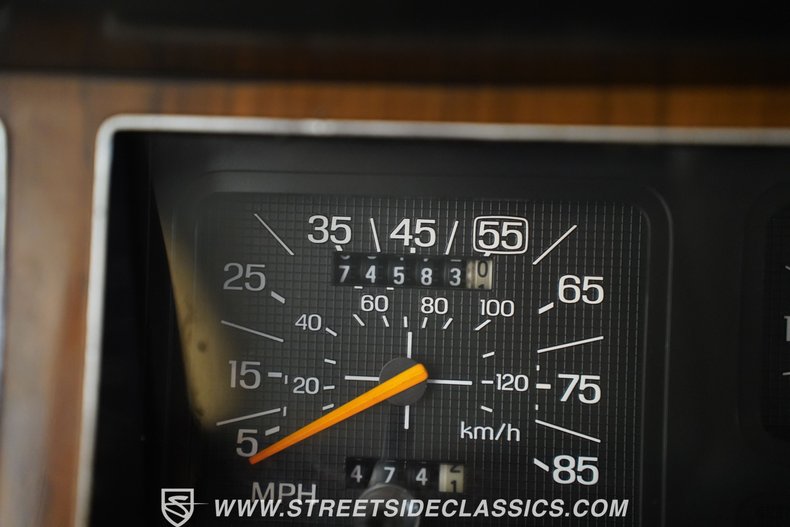 Ford-Bronco-1984-Black-20