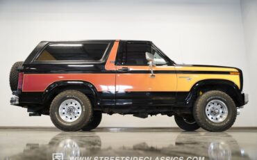 Ford-Bronco-1984-Black-23