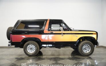 Ford-Bronco-1984-Black-24
