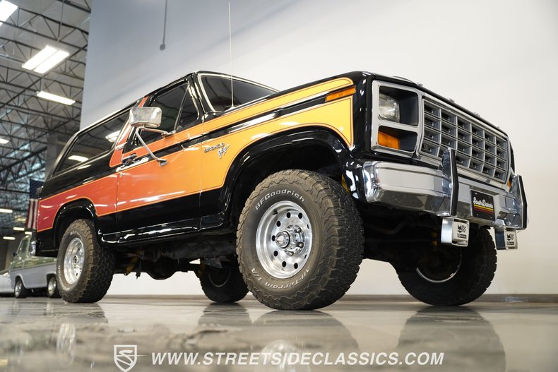 Ford-Bronco-1984-Black-26