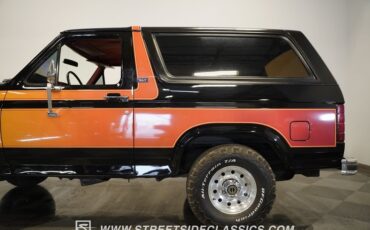Ford-Bronco-1984-Black-31