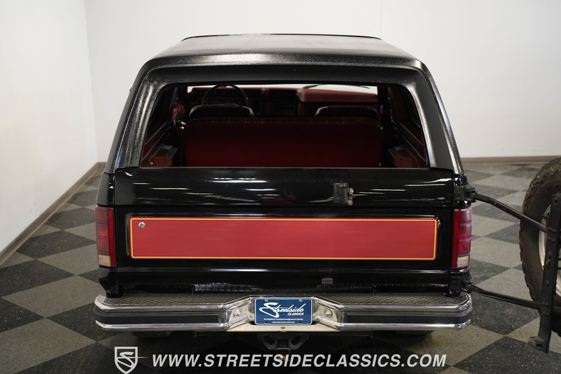 Ford-Bronco-1984-Black-33