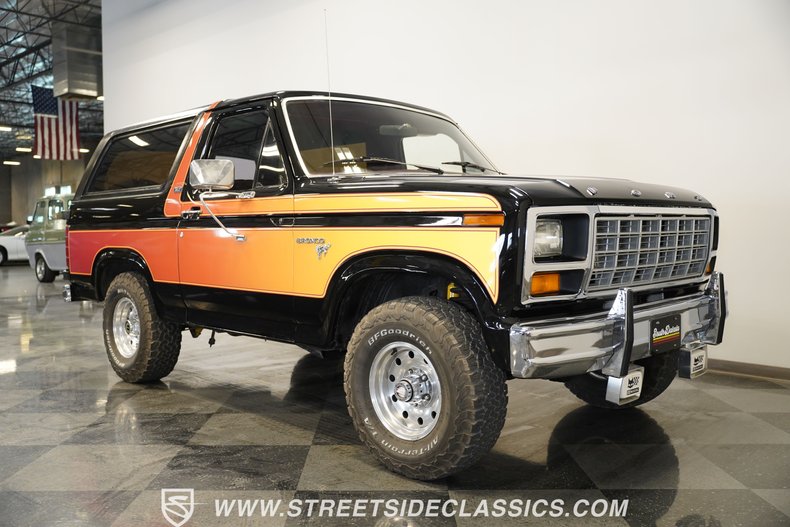 Ford-Bronco-1984-Black-35