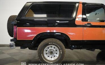 Ford-Bronco-1984-Black-36