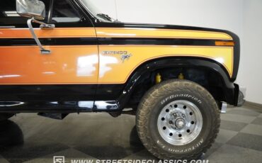 Ford-Bronco-1984-Black-37