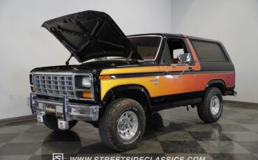 Ford-Bronco-1984-Black-38