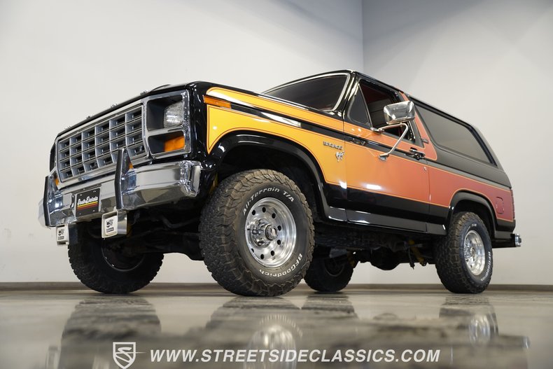 Ford-Bronco-1984-Black-4