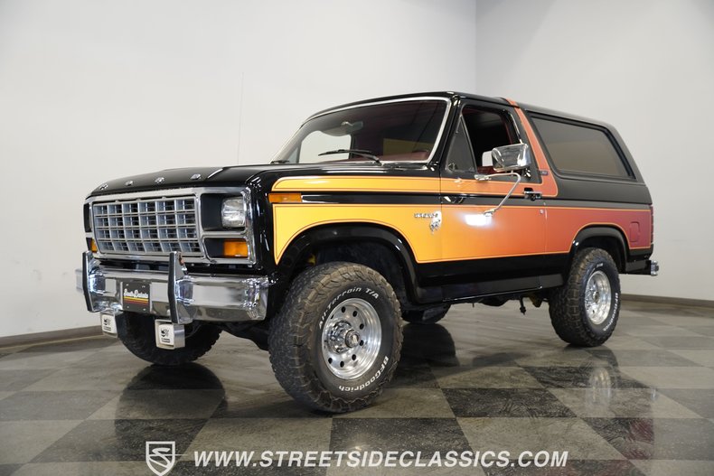 Ford-Bronco-1984-Black-5