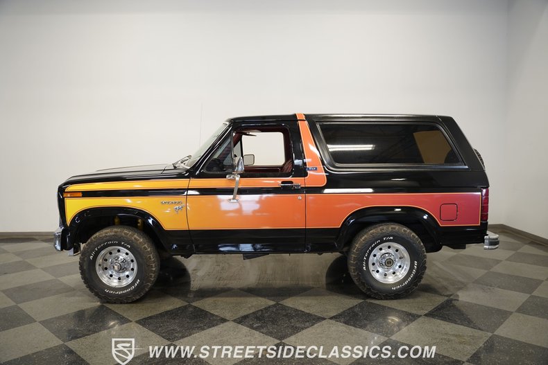 Ford-Bronco-1984-Black-8
