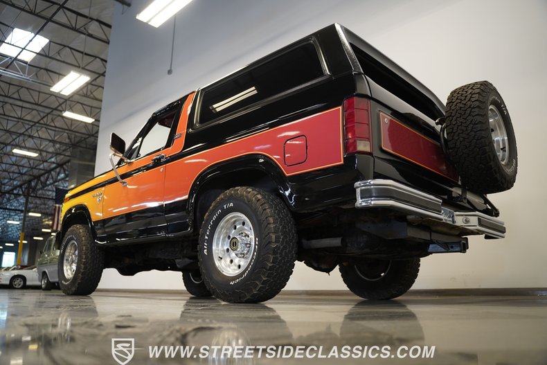 Ford-Bronco-1984-Black-9