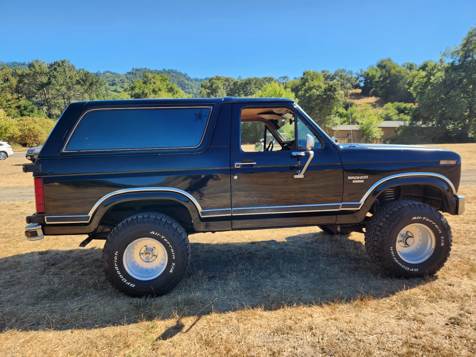 Ford-Bronco-1984-SUV-13