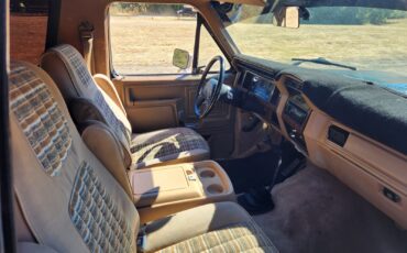 Ford-Bronco-1984-SUV-16