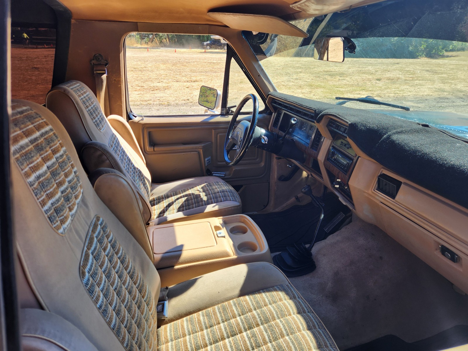 Ford-Bronco-1984-SUV-16