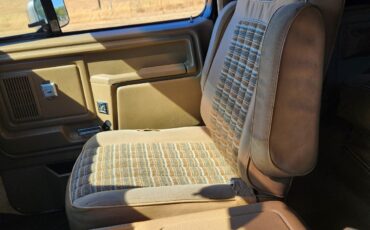 Ford-Bronco-1984-SUV-26