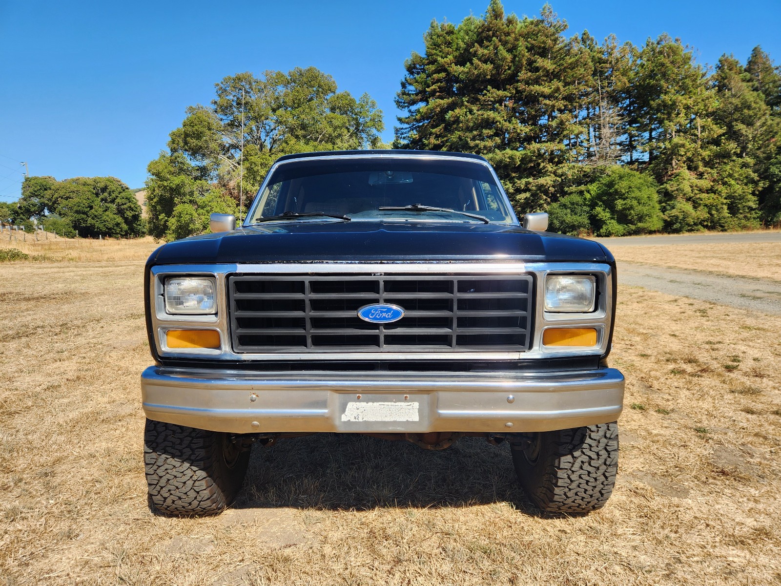 Ford-Bronco-1984-SUV-3