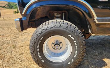 Ford-Bronco-1984-SUV-32