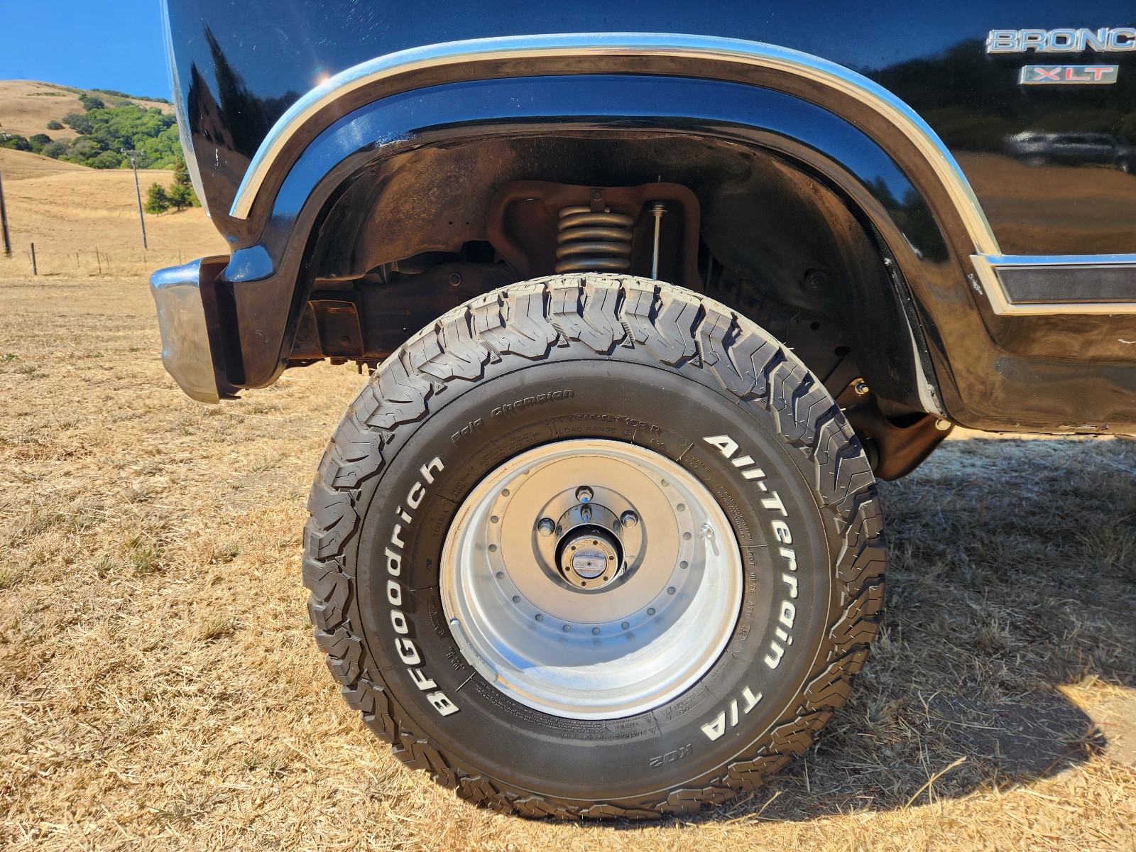 Ford-Bronco-1984-SUV-32