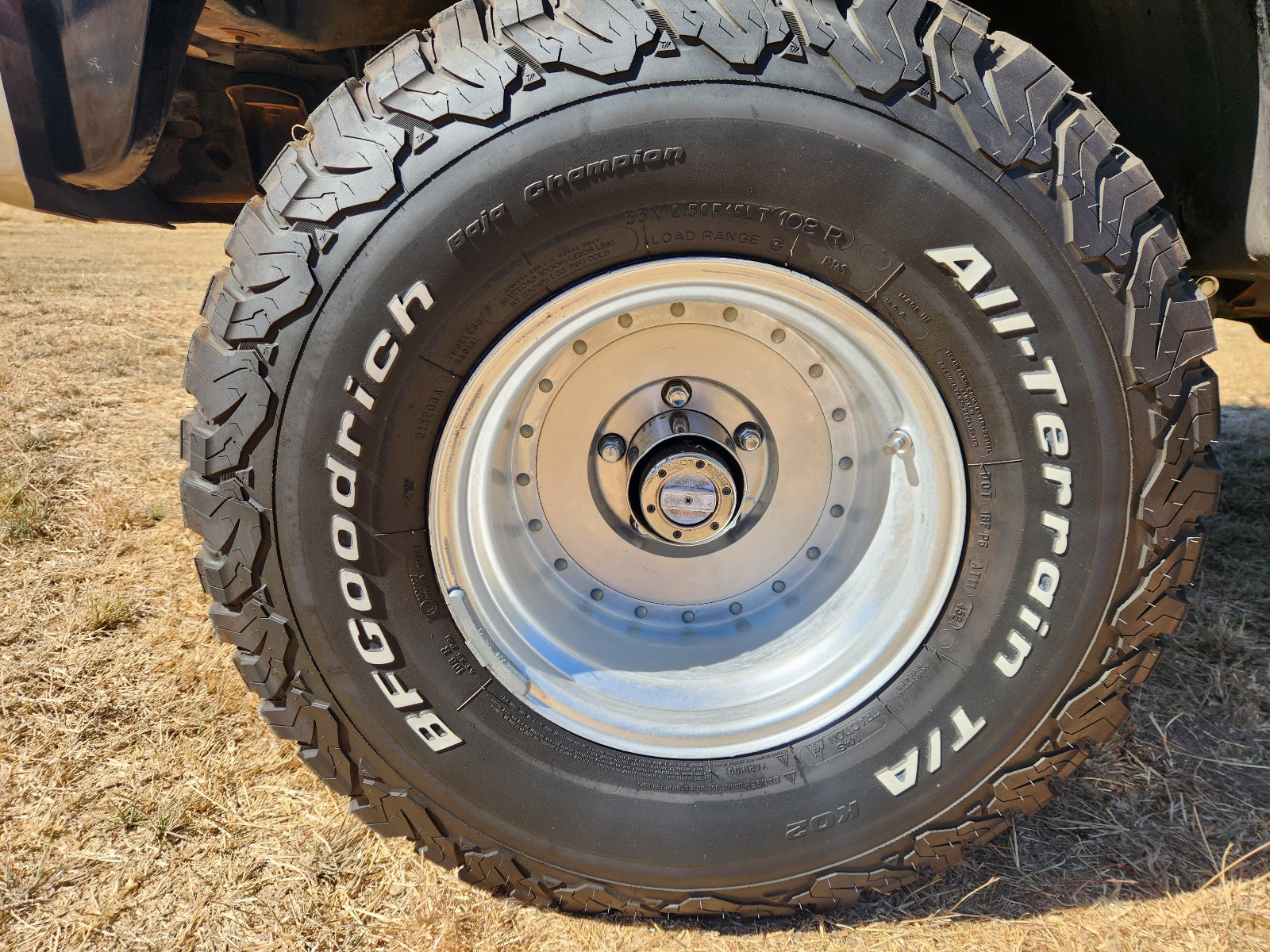 Ford-Bronco-1984-SUV-34