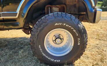 Ford-Bronco-1984-SUV-35
